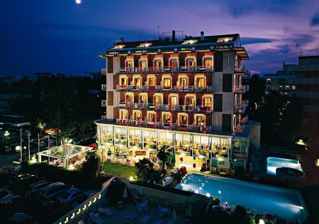 Hotel Tridentum Cesenatico Exterior photo